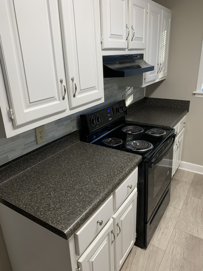Building Photo - Briarwood Apartments
