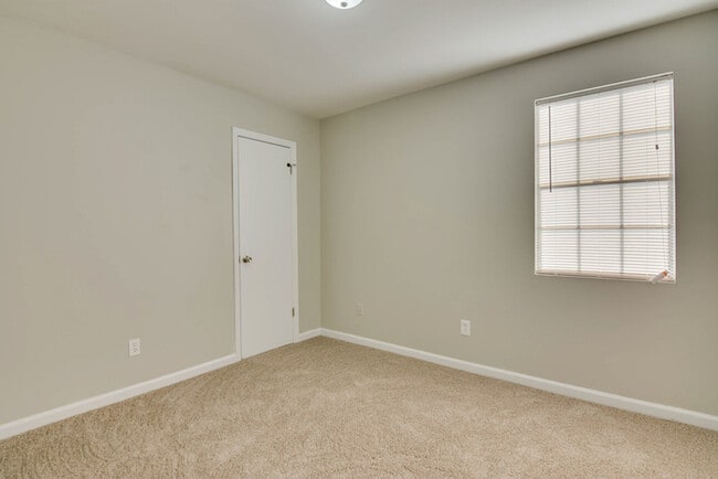 Building Photo - 3565 Kindling Dr