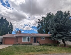 Building Photo - Charming 3 bedroom 1.5 bath Orchards house