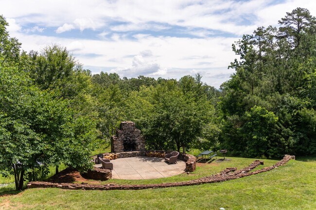 Building Photo - 3 Bedroom Flat, End unit Apartment - Available at Woodlands with $500 deposit. Ask your leasing a...