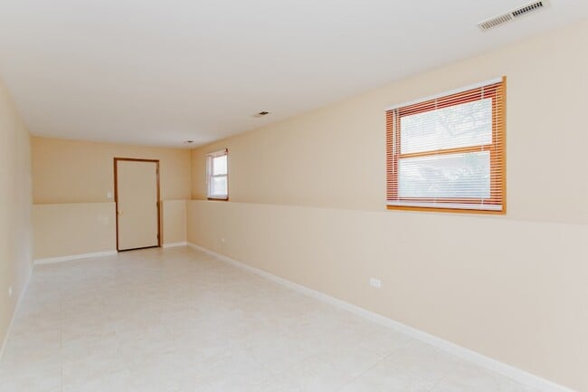 Building Photo - 213 W Winchester Rd