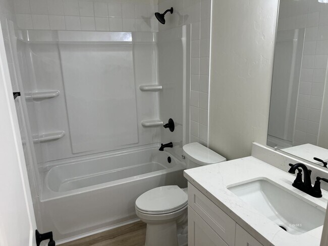 Building Photo - 172 Plex Cir