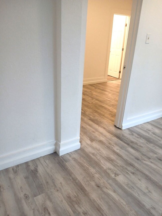 Building Photo - 2802