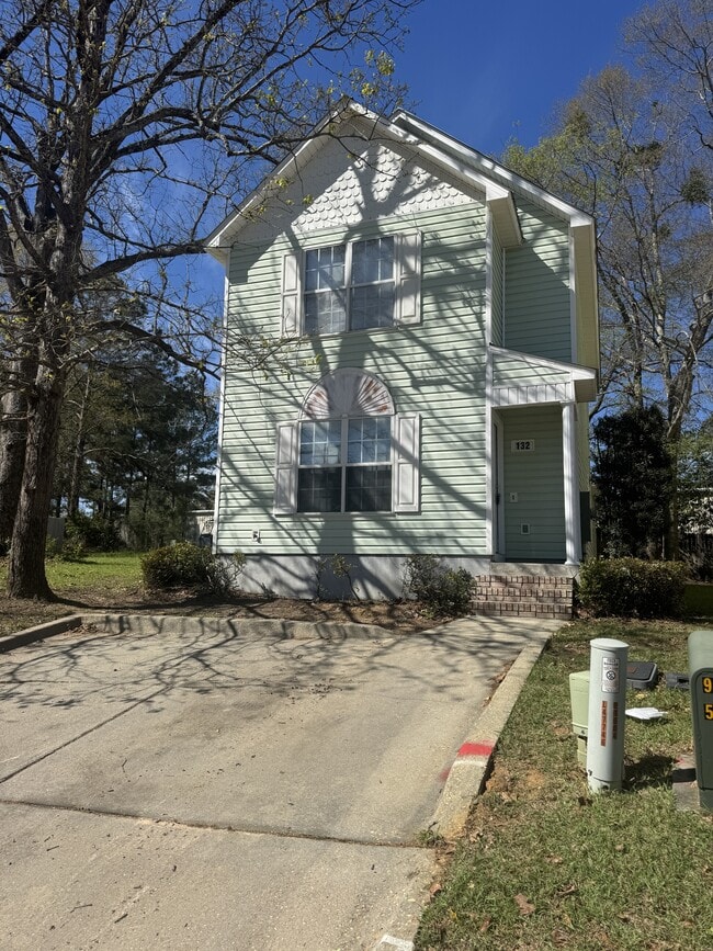 Building Photo - 132 Cove Ln