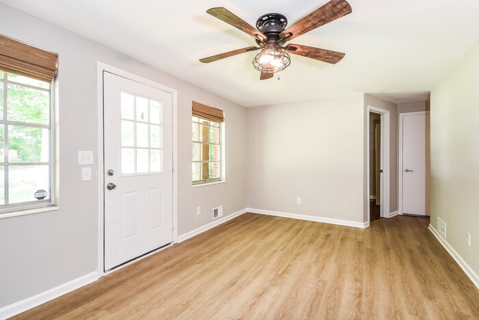 Building Photo - 2116 Terry Ln