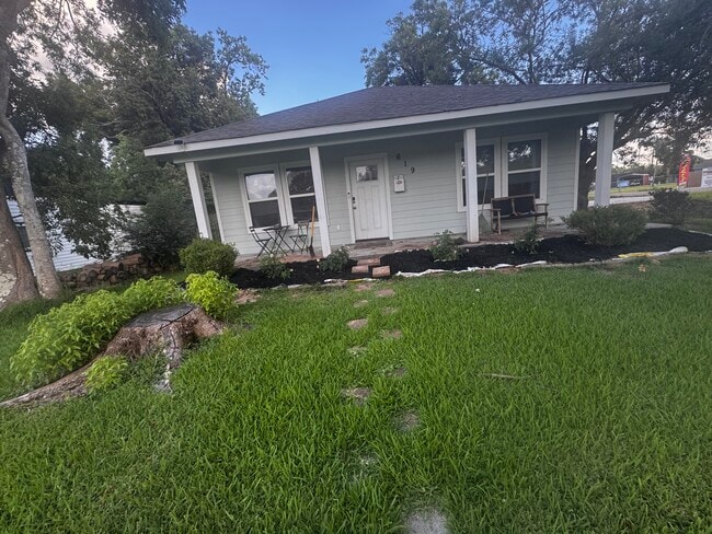 Building Photo - 619 Bluebonnet Dr