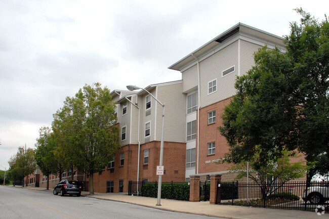 Building Photo - 2325 Hollins St