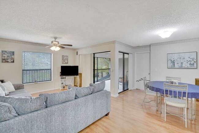 Building Photo - 3543 Cocoplum Cir