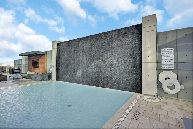 Building Photo - 5925 Almeda Rd