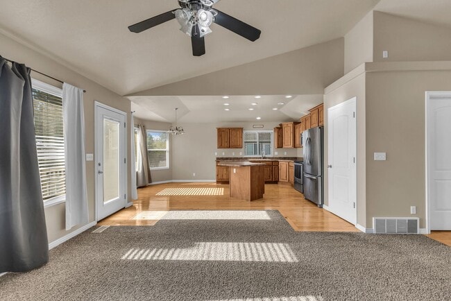 Building Photo - Beautiful 3 Bedroom Rambler in the Heart of Kaysville