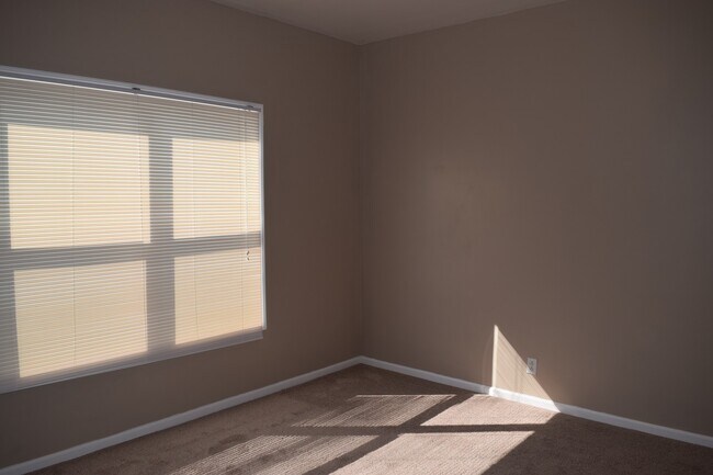 Building Photo - Gorgeous Home Located in Osage Hills Subdivision