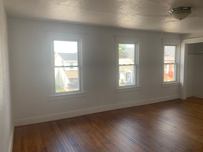 Building Photo - 2 Bedroom Detached House-East End York City