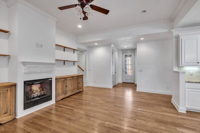 Building Photo - Stunning rental home on a premium lot in s...