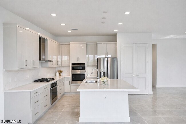 Building Photo - 12770 Woodbury Dr