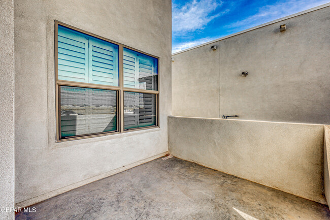 Building Photo - 13848 Paseo del Mar Dr