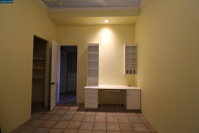 Building Photo - 348 Pheasant Run Dr