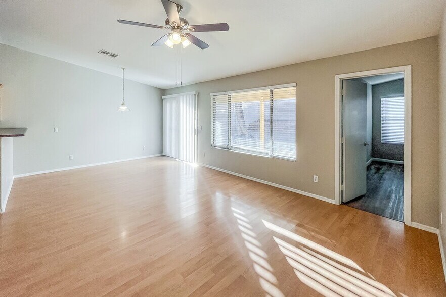 Building Photo - 1727 E Alicia Dr