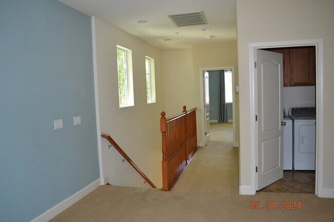 Building Photo - 40 Sturla Way