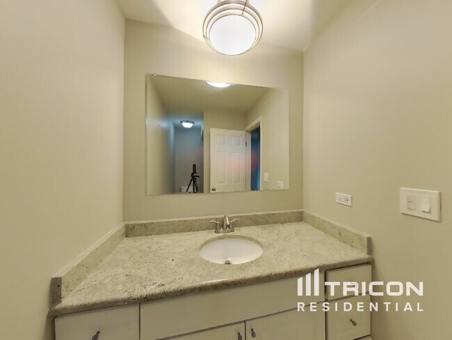 Building Photo - 1401 Oak Hill Ct
