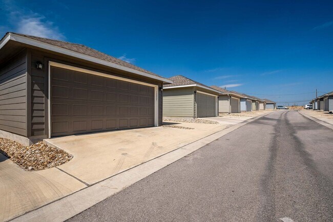 Building Photo - Peaceful 2 Bedroom, 2.5 Bath, 2-Story Home...