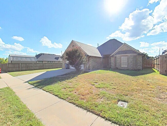 Primary Photo - 319 SW Coral Ave