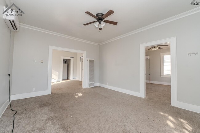 Building Photo - 603 E 4th St