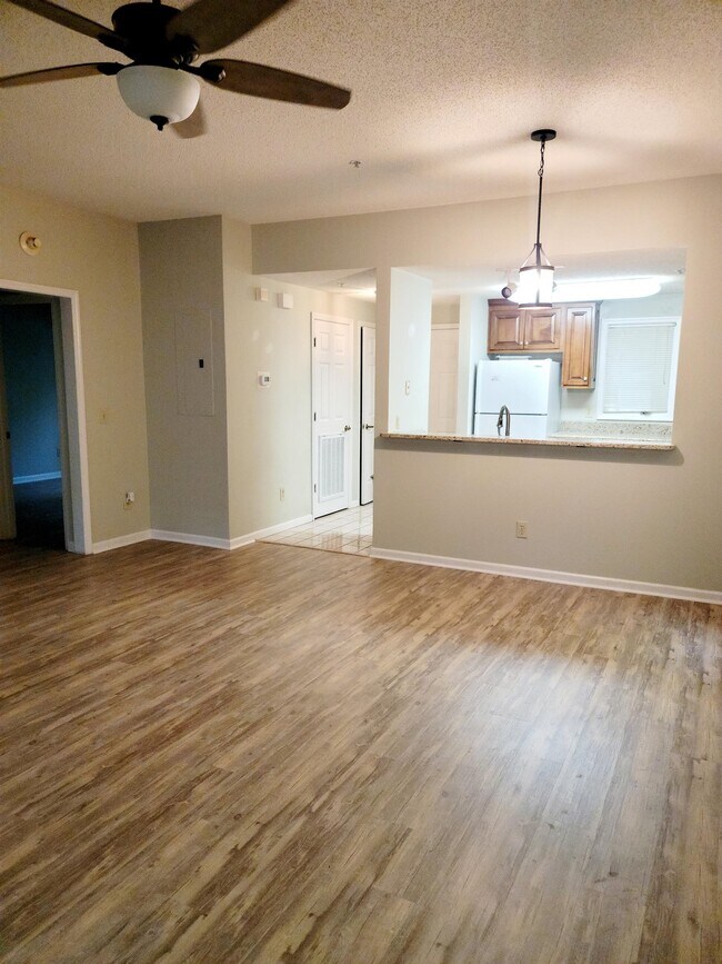 Building Photo - 1221 Tidewater Dr