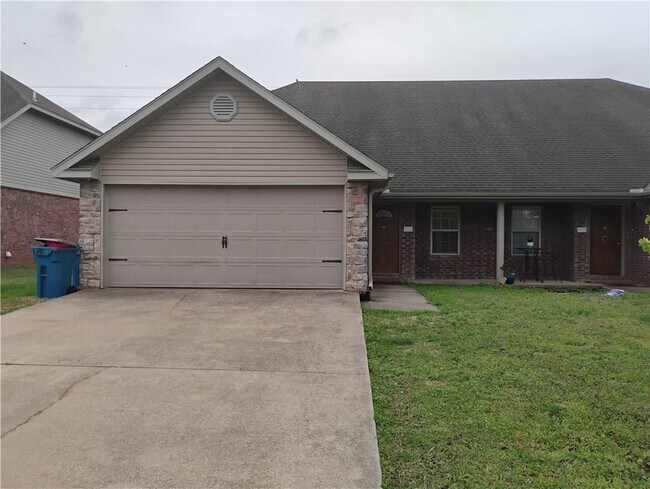 Primary Photo - 3003 SW Deerfield Blvd