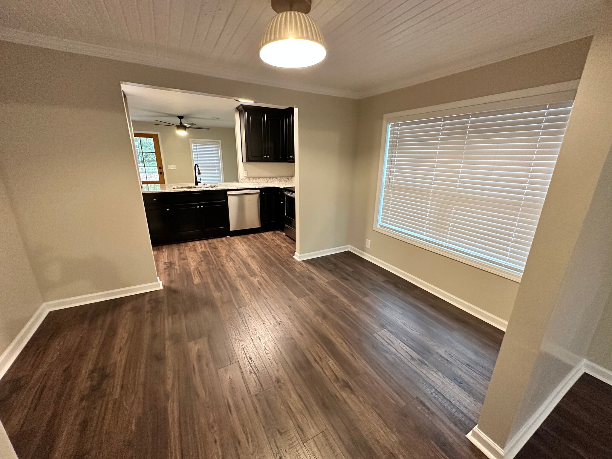 Building Photo - 406 Phillips Ave