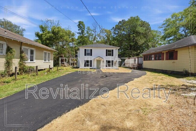 Building Photo - 377 Tuttle Ave