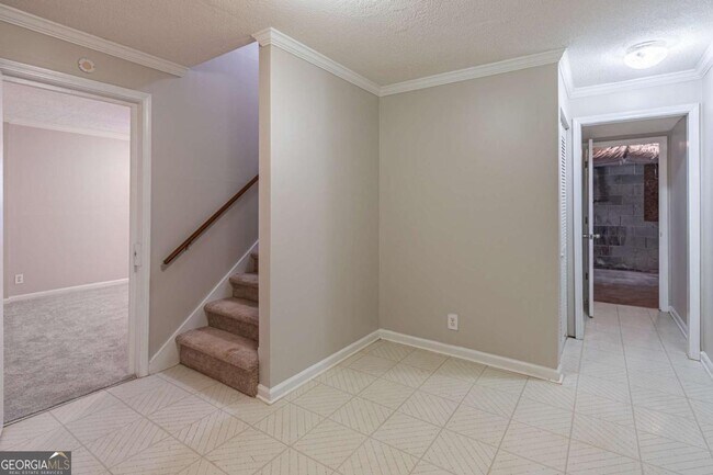 Building Photo - 736 Singley Dr