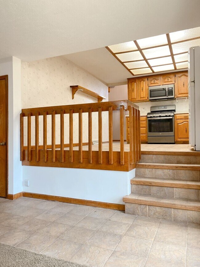 Building Photo - 3BD, 2BTH Bellevue Charmer Ready for YOU, $2,300!!