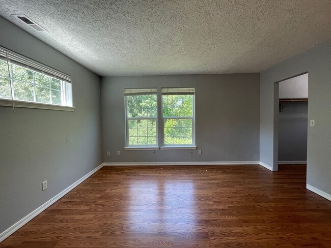 Building Photo - SE Home 3Bd/2.5Ba Home Close to the Willamette River off McLoughlin Blvd. 2 Car Garage and Washer...