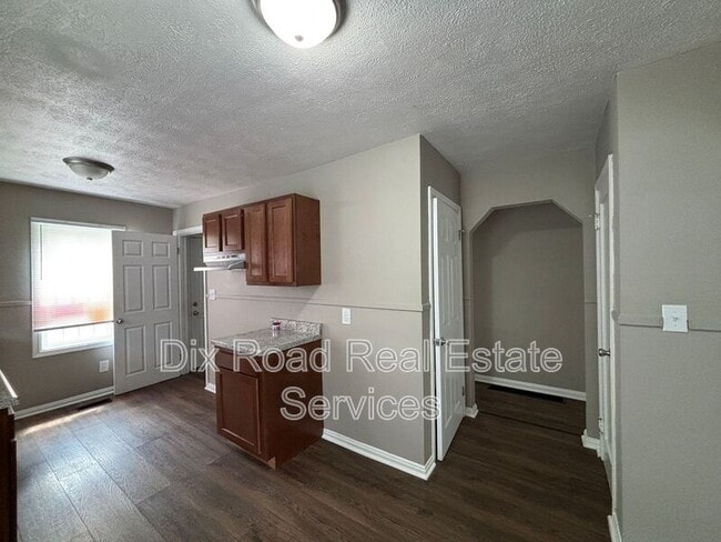 Building Photo - 660 Gramont Ave
