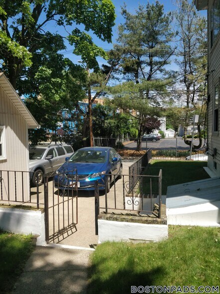 Building Photo - 19 Lothrop St