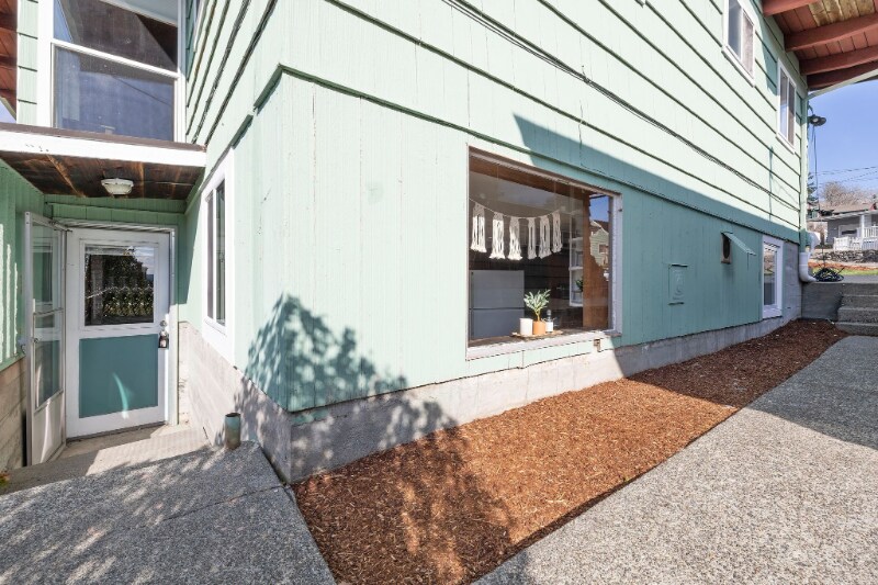 Building Photo - 1613 Scott Pl