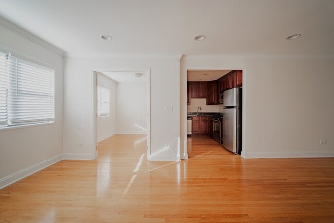 Building Photo - 515 Sheridan Rd