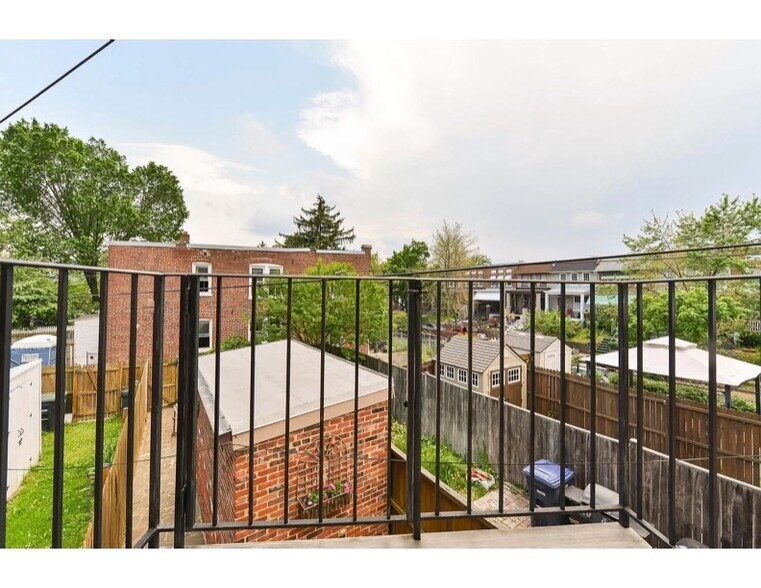 Building Photo - 1607 Massachusetts Ave SE