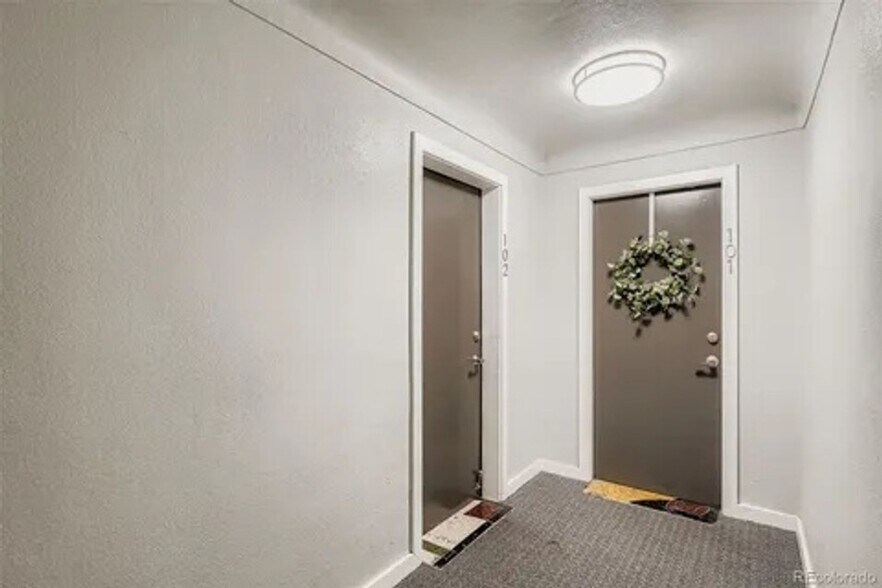 Building Photo - 636 N Washington St