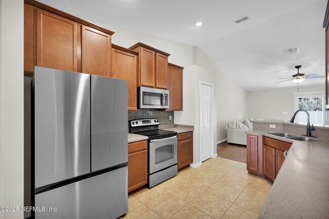 Building Photo - 16301 Magnolia Grove Way