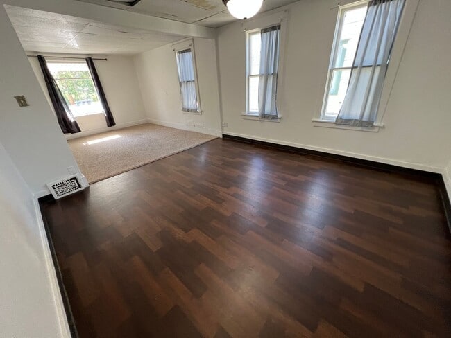 Building Photo - Beautiful 2 bed house