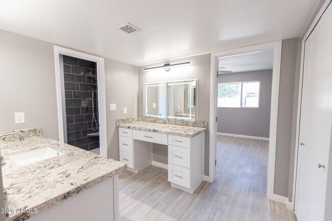 Building Photo - 1224 E Campus Dr