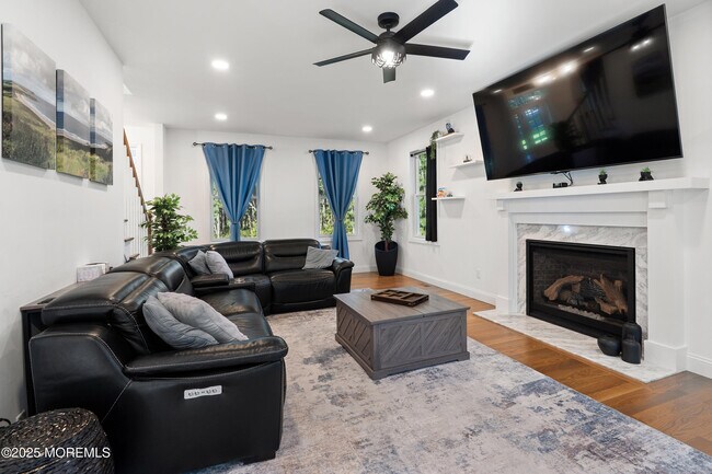 Building Photo - 1561 Scranton Ave