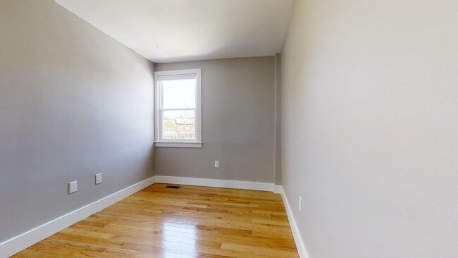 Building Photo - 12 Hawaii Ave NE