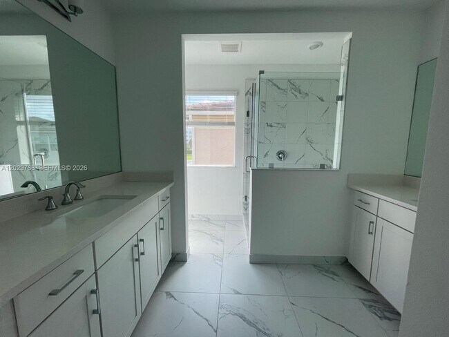 Building Photo - 3990 Pelicano Way