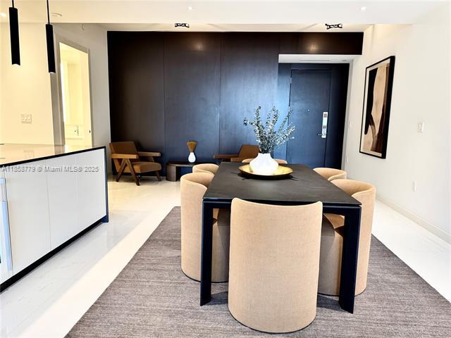 Building Photo - 300 Biscayne Boulevard Way