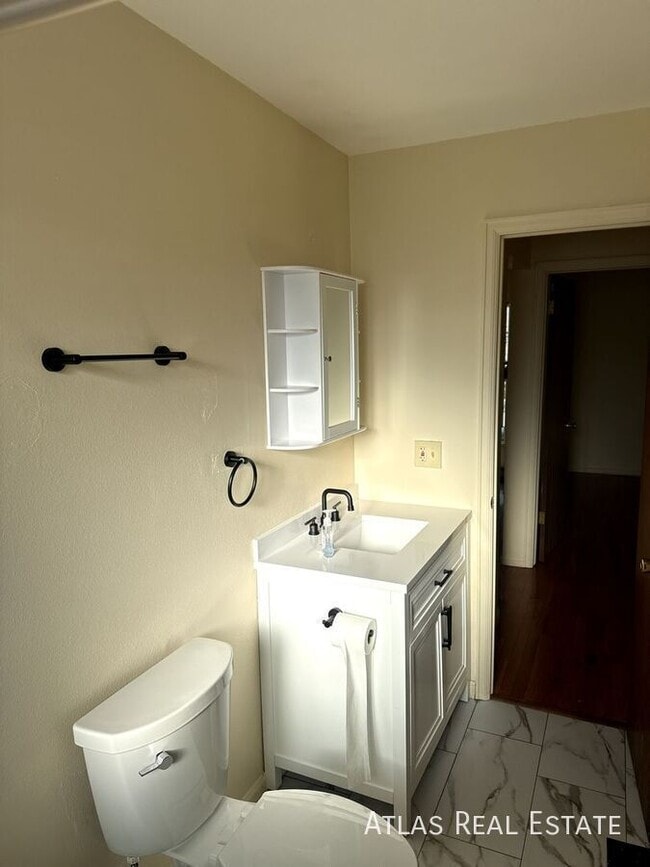 Building Photo - 9415 Brentwood St