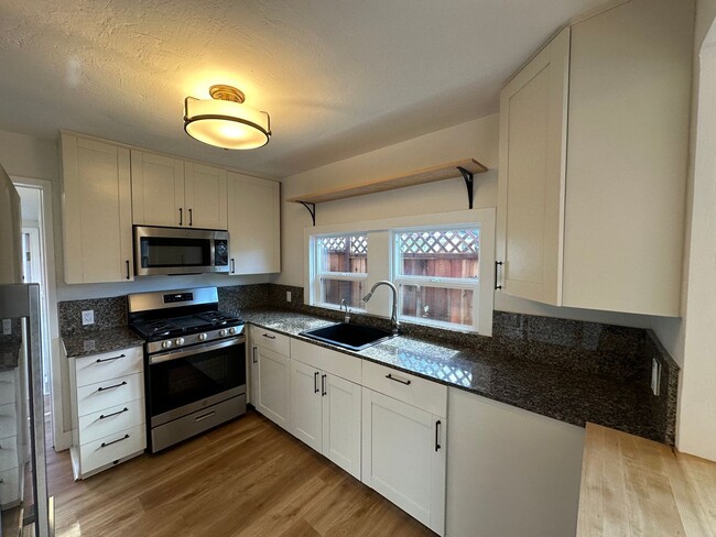 Building Photo - Charming fully remodeled classic bungalow ...