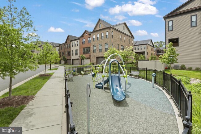 Building Photo - 12311 W Oaks Dr