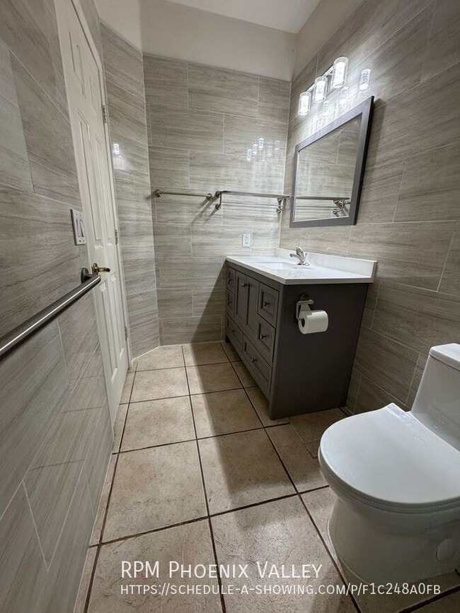 Building Photo - 2305 W Carter Rd